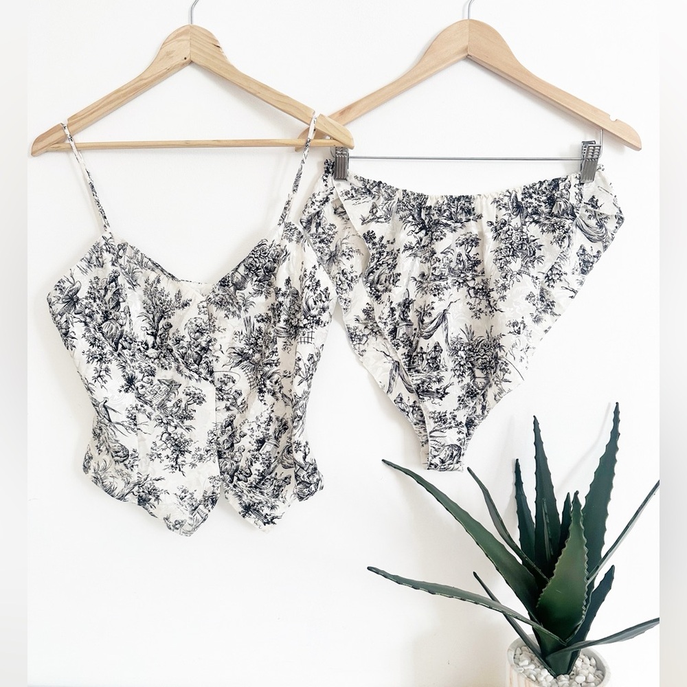 Rare Victoria’s Secret gold label Etoile print silky satin cami lingerie set